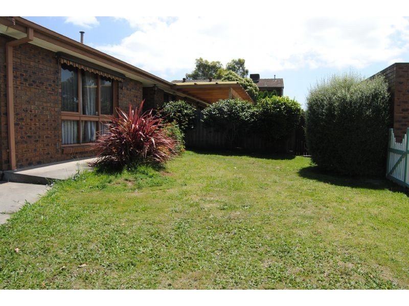 19 Robinson Crescent, Hampton Park VIC 3976