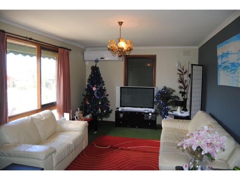 19 Robinson Crescent, Hampton Park VIC 3976