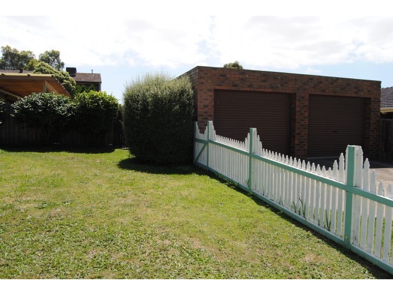 19 Robinson Crescent, Hampton Park VIC 3976