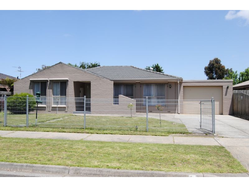 10 Millswyn Avenue, Hampton Park VIC 3976