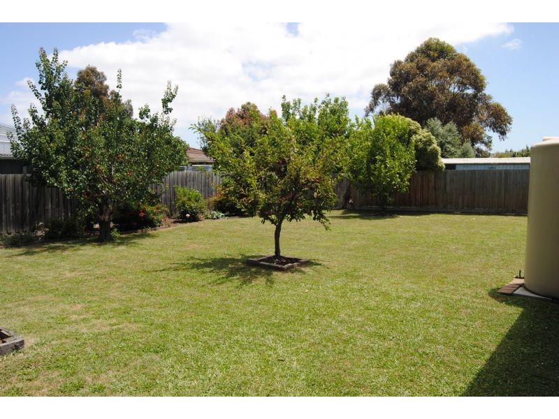 10 Millswyn Avenue, Hampton Park VIC 3976