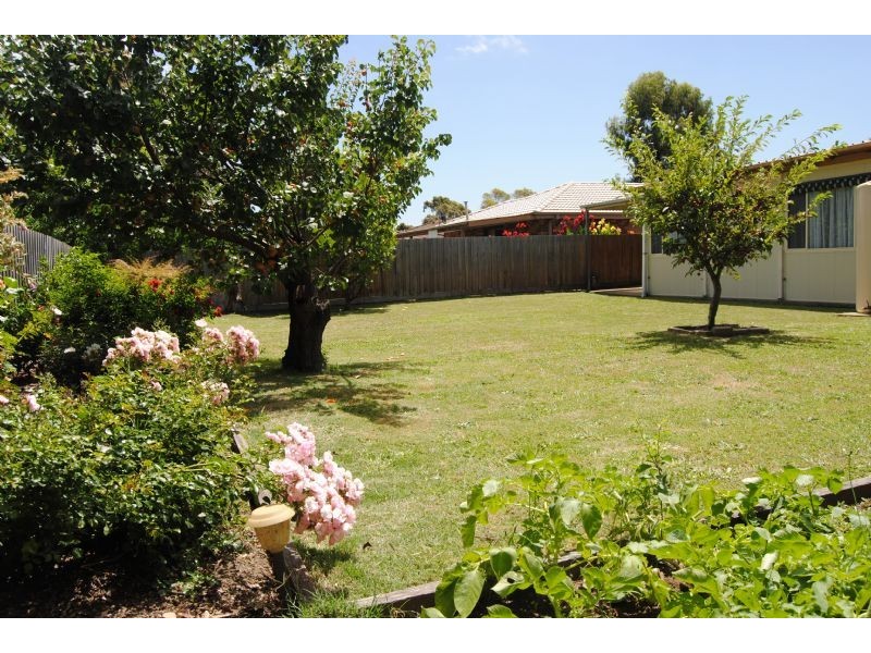 10 Millswyn Avenue, Hampton Park VIC 3976