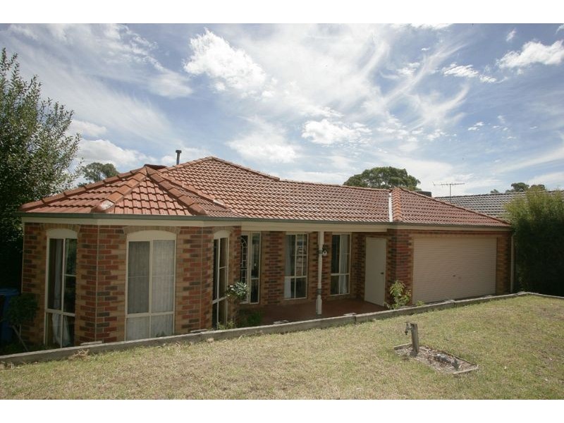 65 Hutchinson Drive, Lynbrook VIC 3975