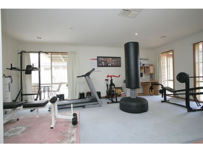 65 Hutchinson Drive, Lynbrook VIC 3975