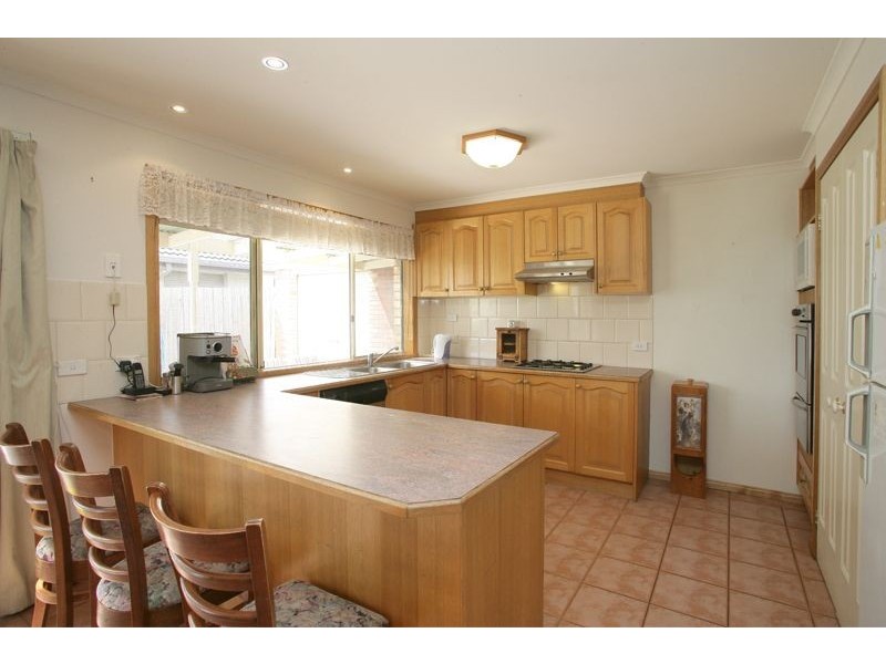 65 Hutchinson Drive, Lynbrook VIC 3975