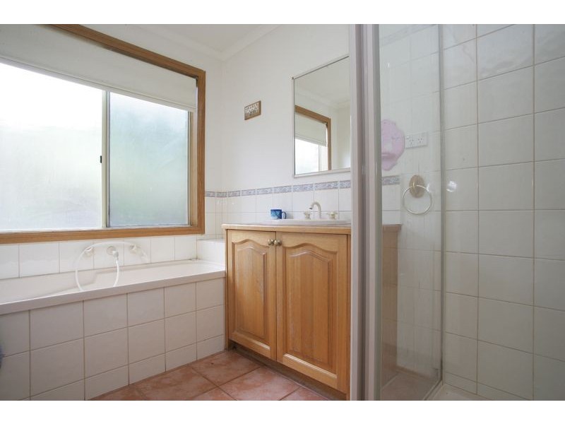 65 Hutchinson Drive, Lynbrook VIC 3975