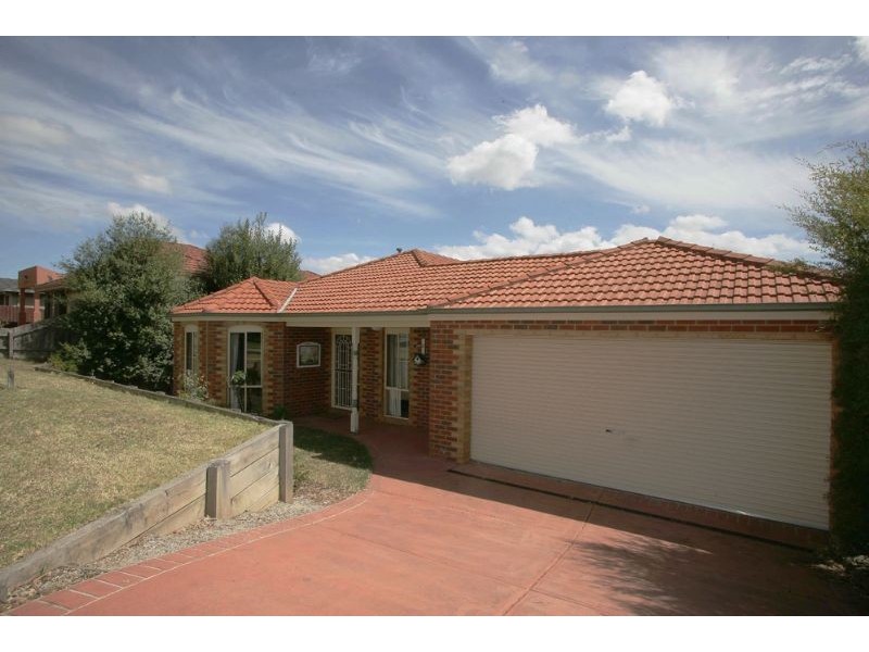 65 Hutchinson Drive, Lynbrook VIC 3975