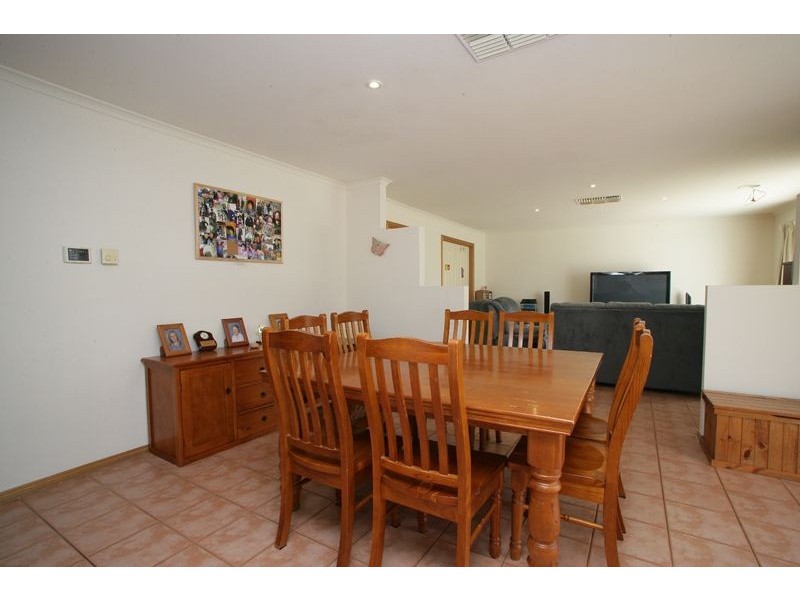 65 Hutchinson Drive, Lynbrook VIC 3975
