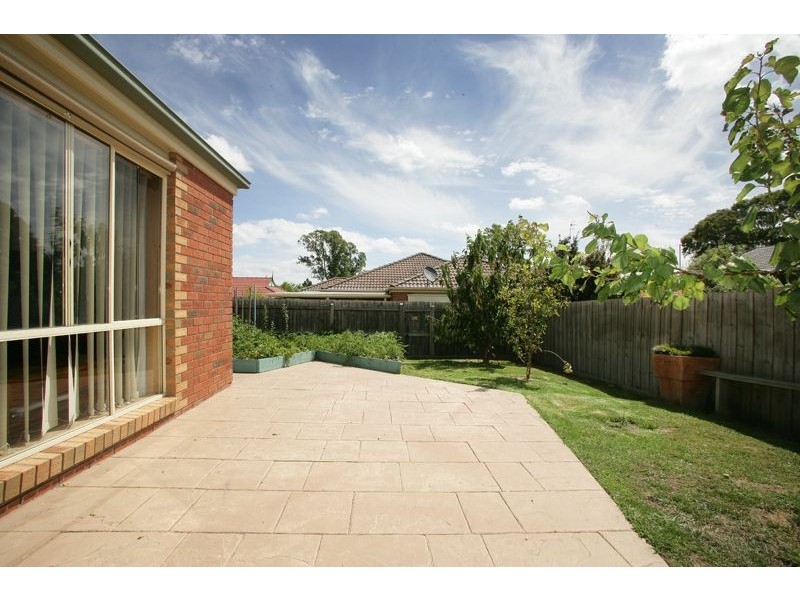65 Hutchinson Drive, Lynbrook VIC 3975