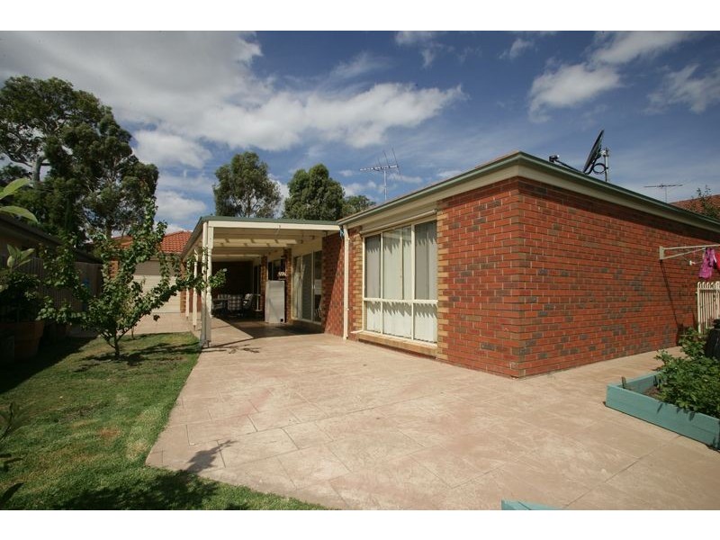 65 Hutchinson Drive, Lynbrook VIC 3975