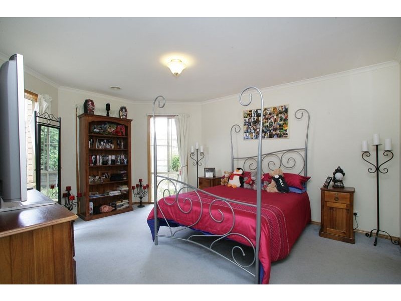 65 Hutchinson Drive, Lynbrook VIC 3975