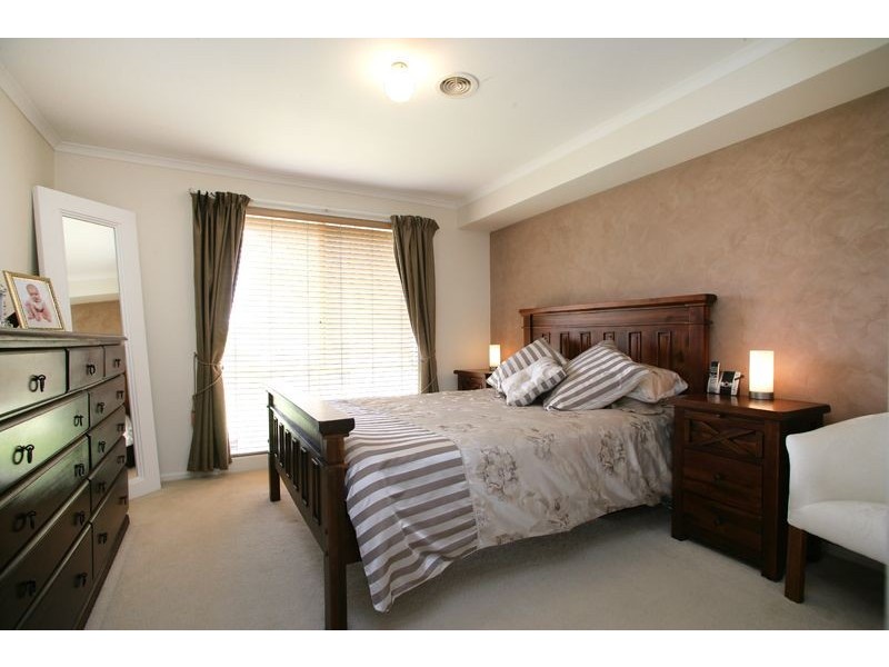 6 Castella Place, Hampton Park VIC 3976