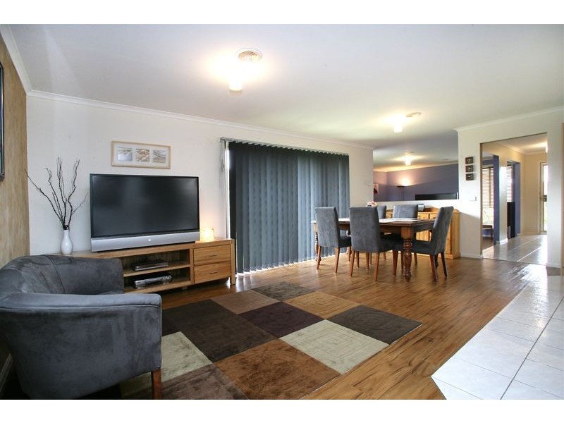 6 Castella Place, Hampton Park VIC 3976