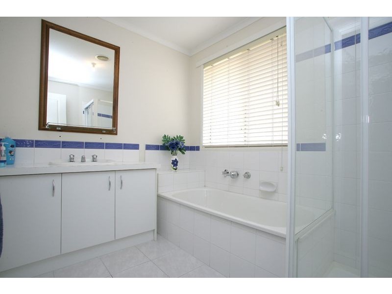 6 Castella Place, Hampton Park VIC 3976