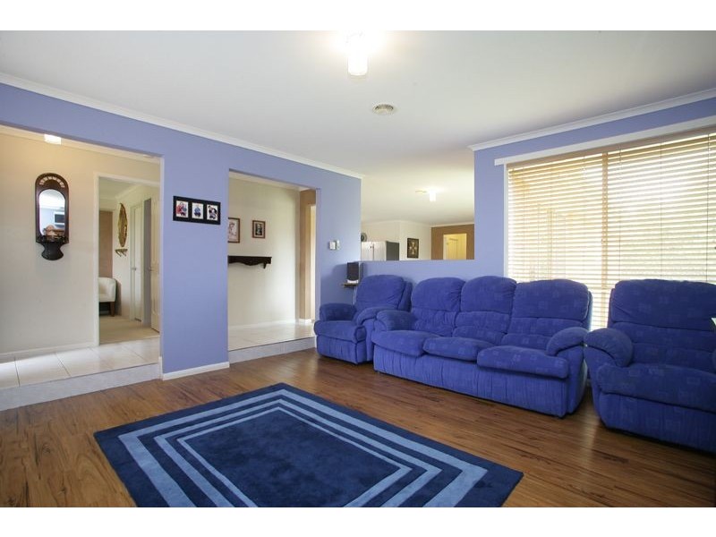6 Castella Place, Hampton Park VIC 3976