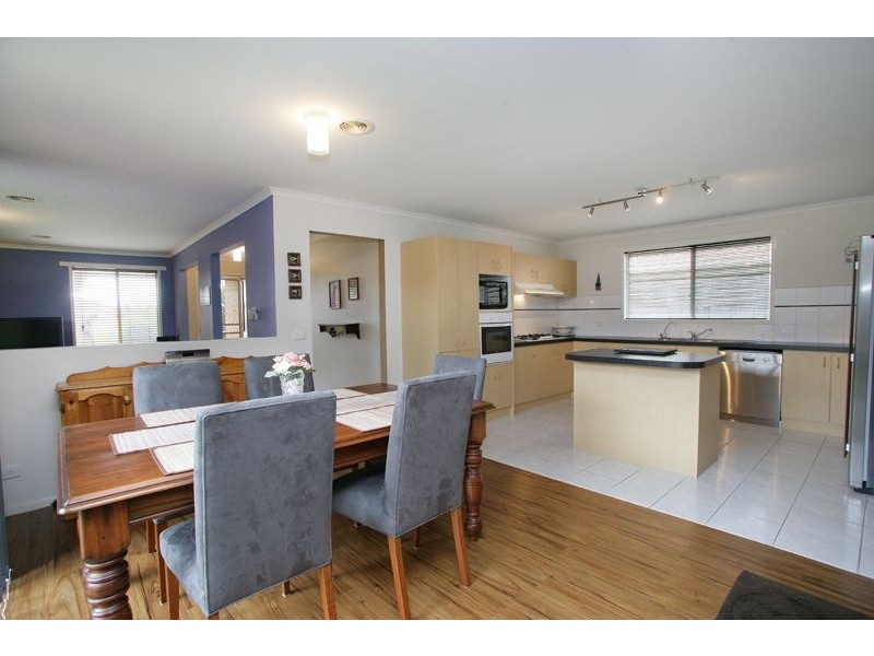 6 Castella Place, Hampton Park VIC 3976