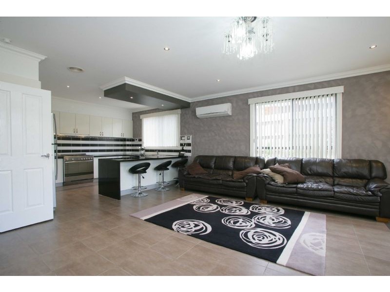 11 Executive Mews, Hampton Park VIC 3976