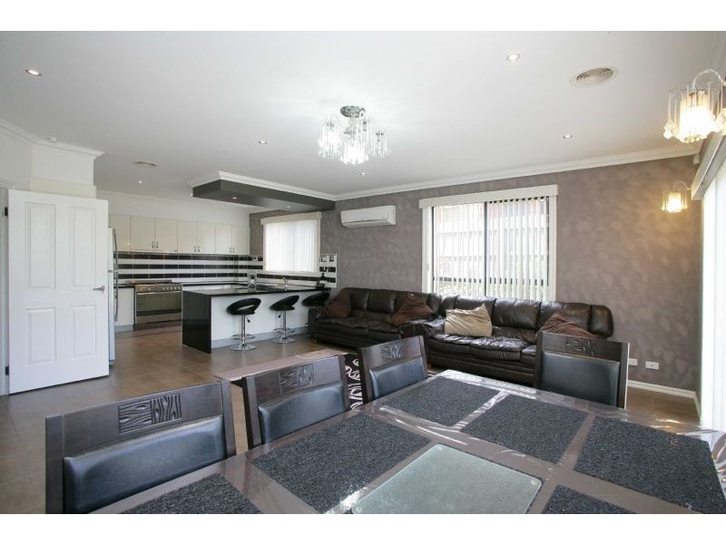 11 Executive Mews, Hampton Park VIC 3976