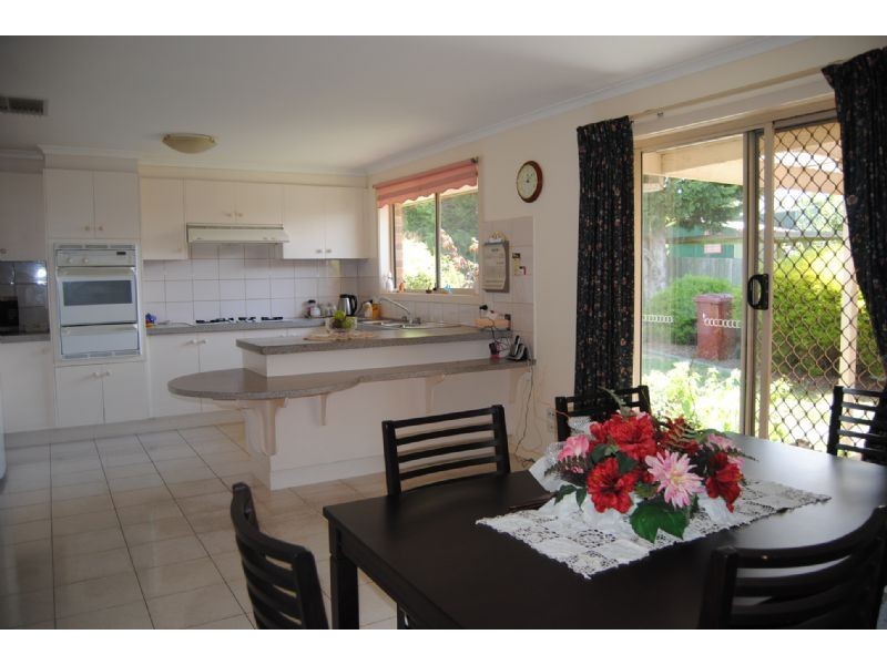 48 Strong Drive, Hampton Park VIC 3976