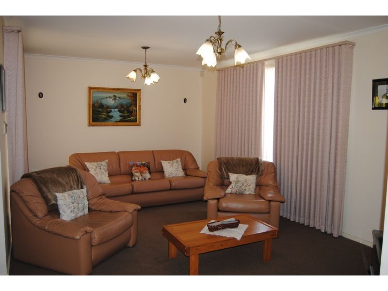 48 Strong Drive, Hampton Park VIC 3976