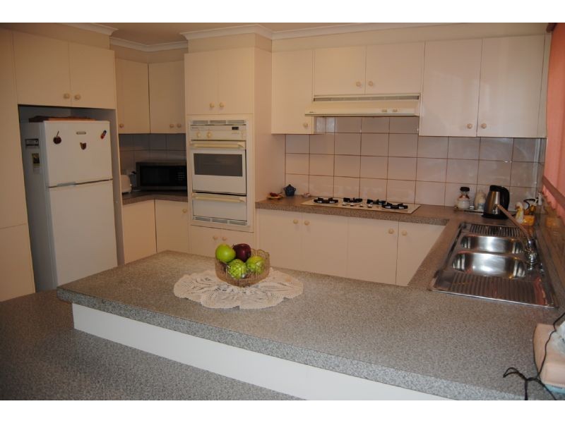 48 Strong Drive, Hampton Park VIC 3976