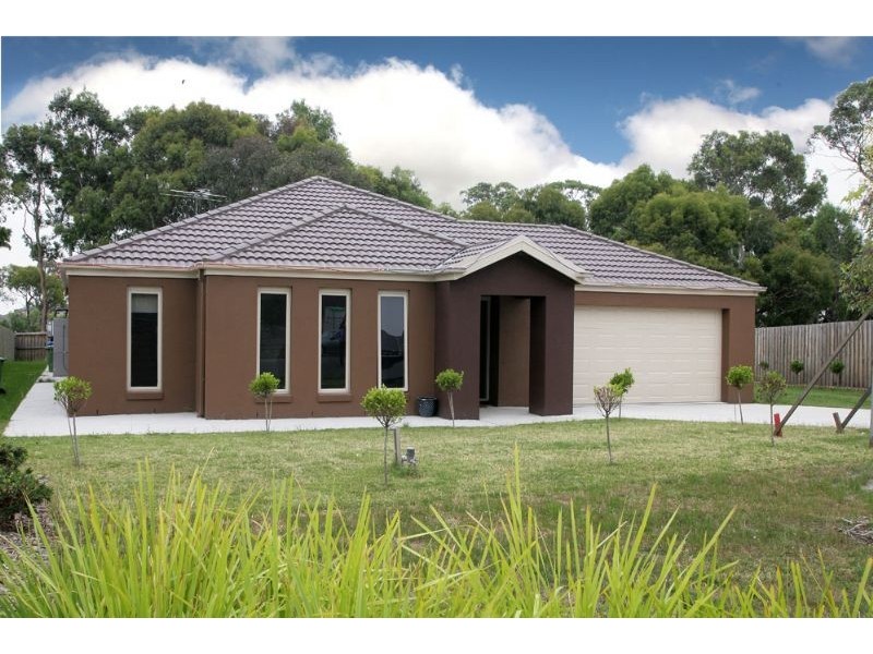 11 Selma Close, Lynbrook VIC 3975