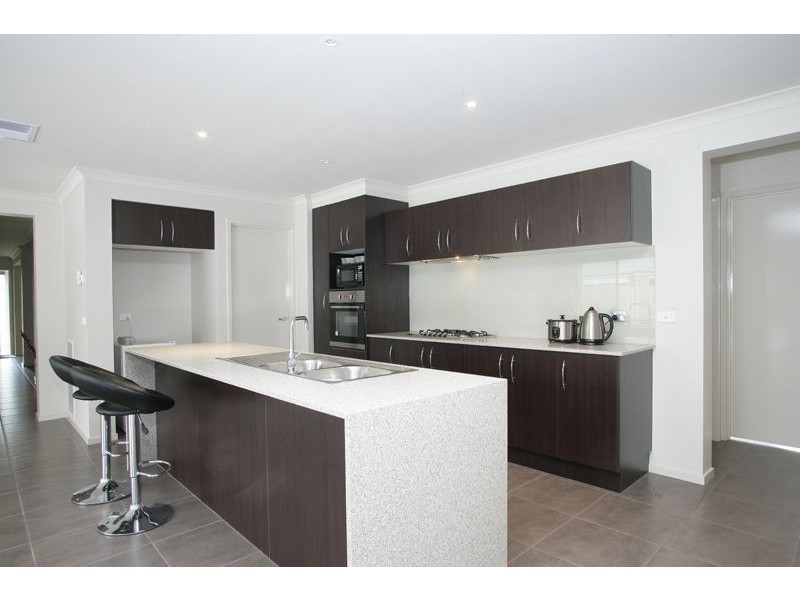 11 Selma Close, Lynbrook VIC 3975