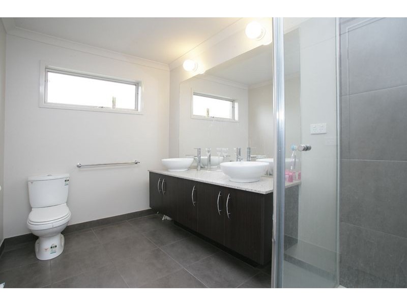 11 Selma Close, Lynbrook VIC 3975