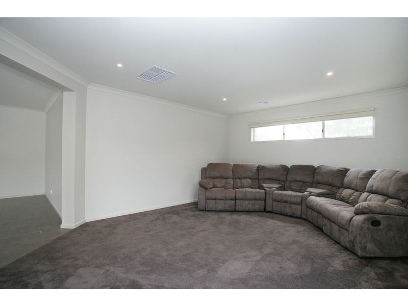 11 Selma Close, Lynbrook VIC 3975