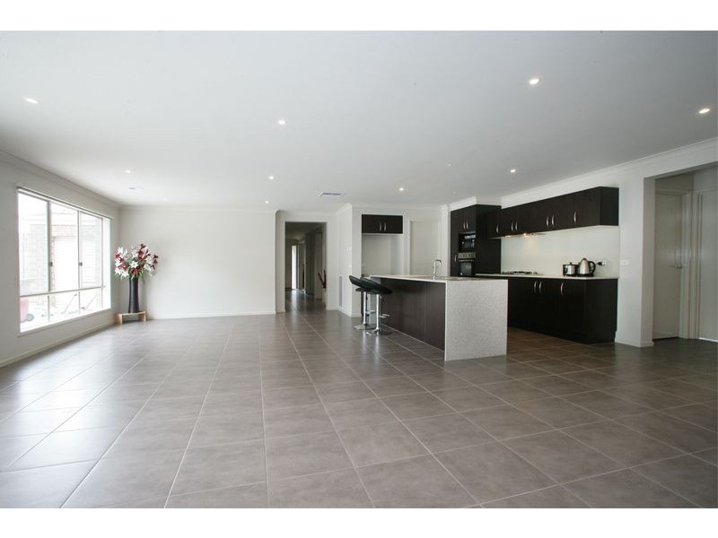 11 Selma Close, Lynbrook VIC 3975