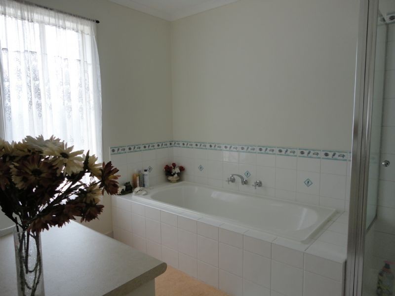 35 Grenfell Rise, Narre Warren South VIC 3805