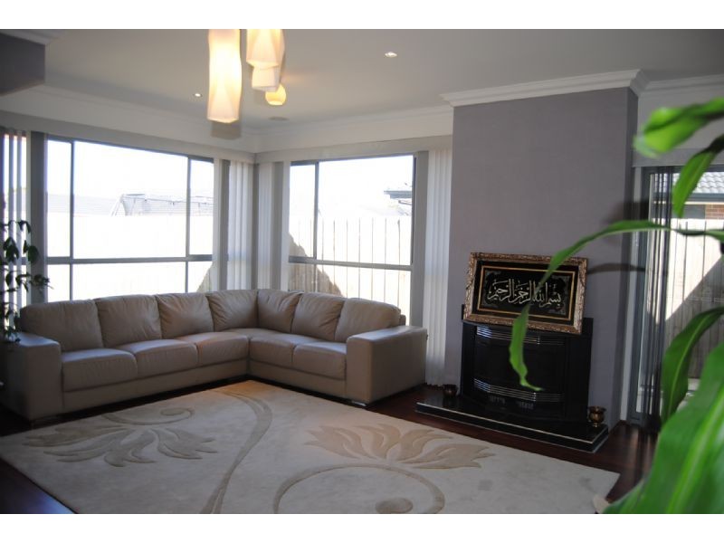 9 Halporter Terrace, Lynbrook VIC 3975