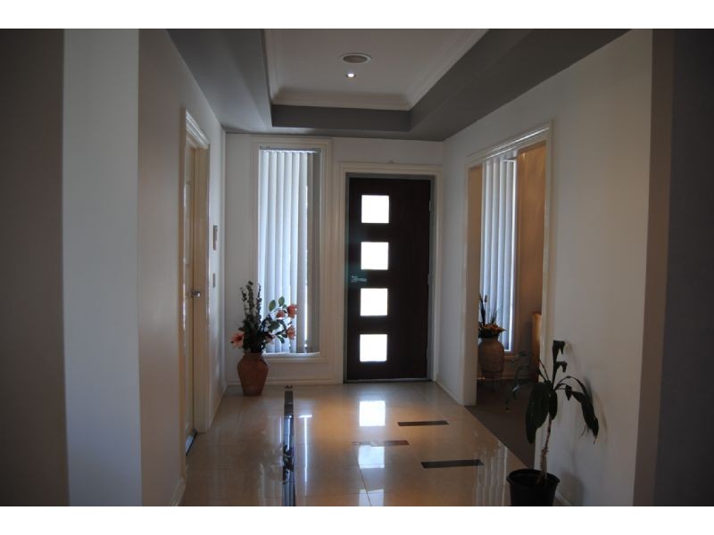 9 Halporter Terrace, Lynbrook VIC 3975