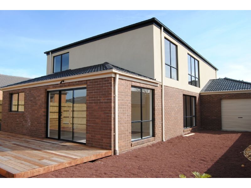 11 Bethune Drive, Hampton Park VIC 3976