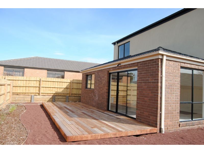 11 Bethune Drive, Hampton Park VIC 3976