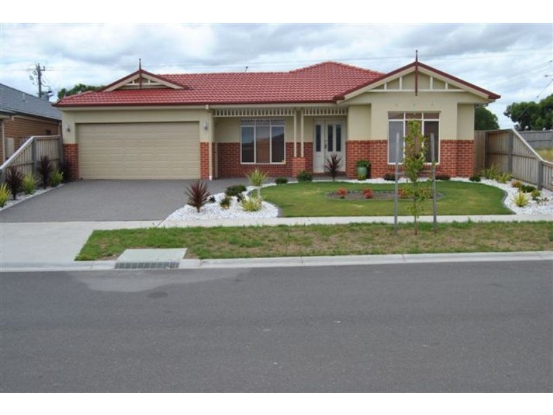 16 Aisbett Close, Lynbrook VIC 3975