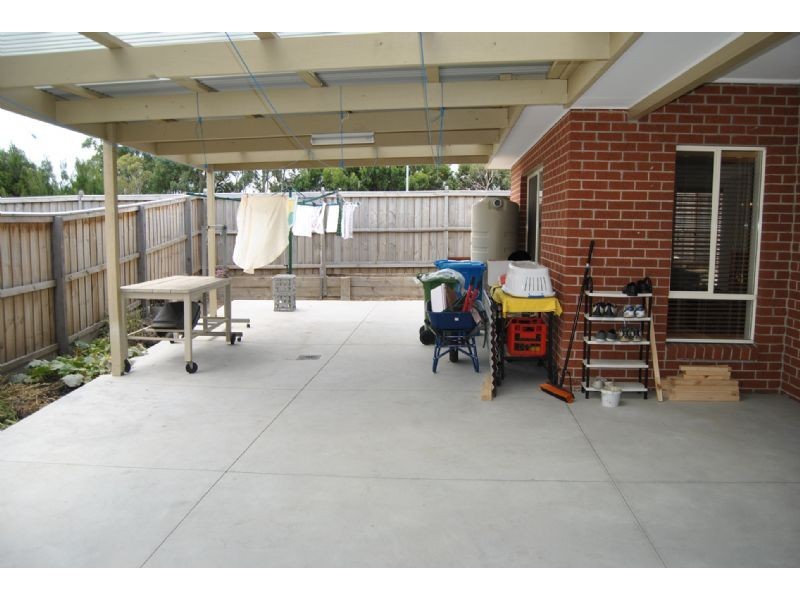 16 Aisbett Close, Lynbrook VIC 3975