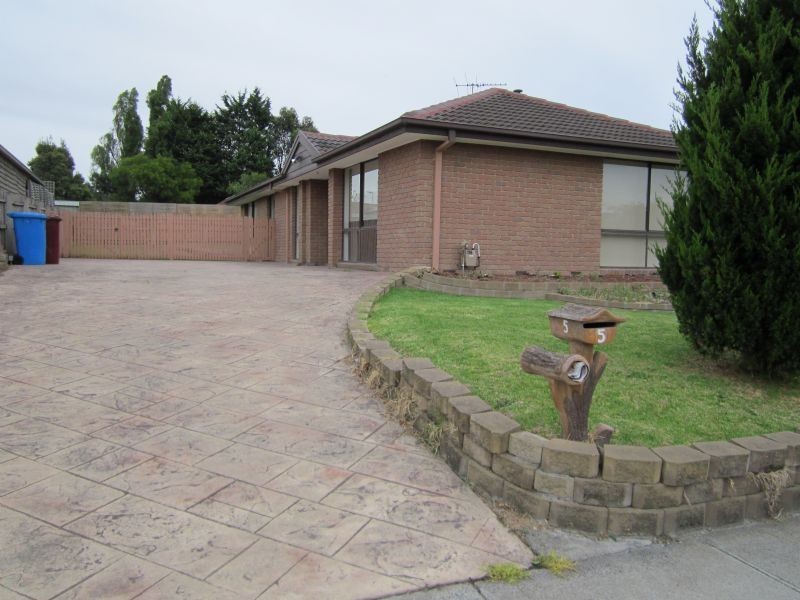 5 Hoysted Avenue, Cranbourne North VIC 3977