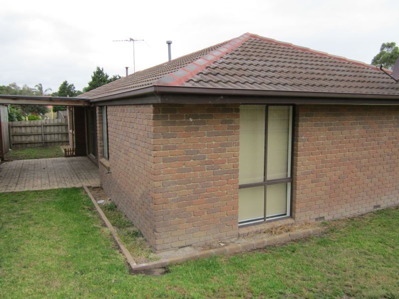 5 Hoysted Avenue, Cranbourne North VIC 3977