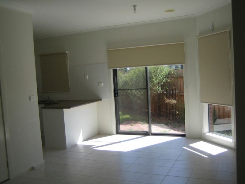 3/30 Simon Court, Hampton Park VIC 3976