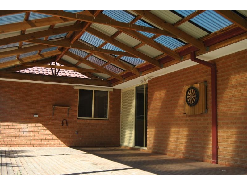 29 Hutchinson Drive, Lynbrook VIC 3975