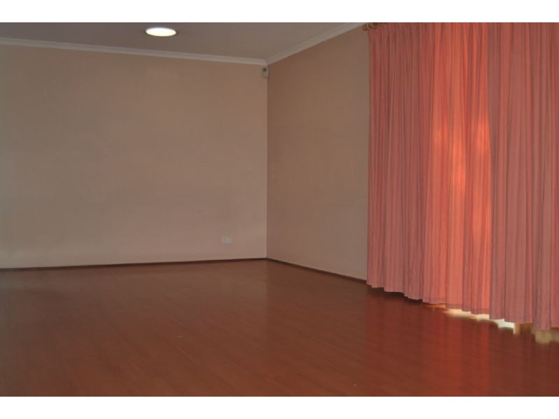 29 Hutchinson Drive, Lynbrook VIC 3975