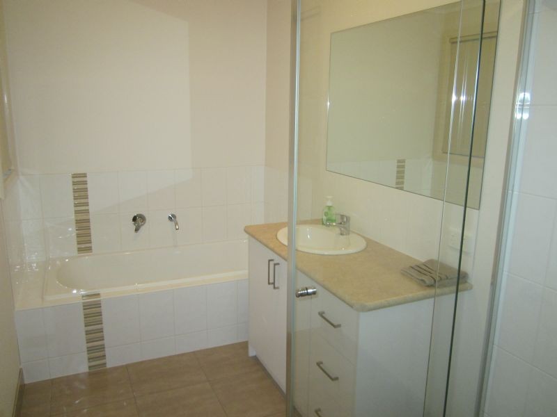 72 Greenvalley Crescent, Hampton Park VIC 3976