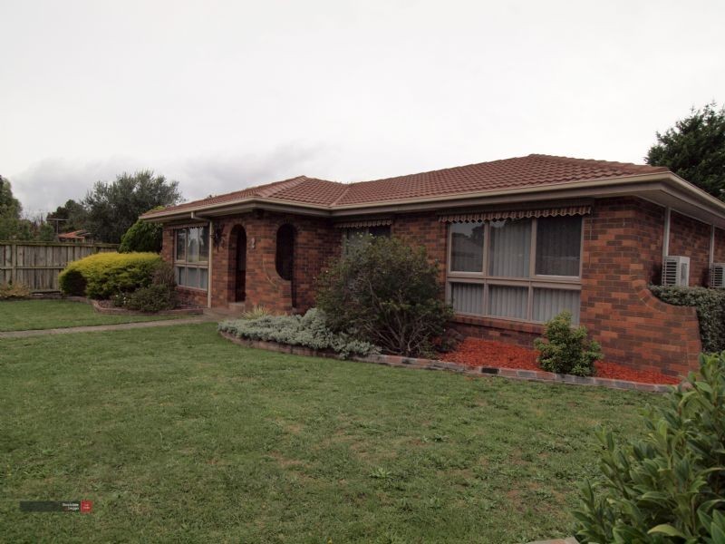 2 Manning Close, Hampton Park VIC 3976