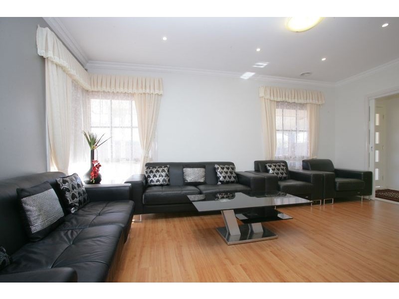 4 Tolmie Rise, Hallam VIC 3803