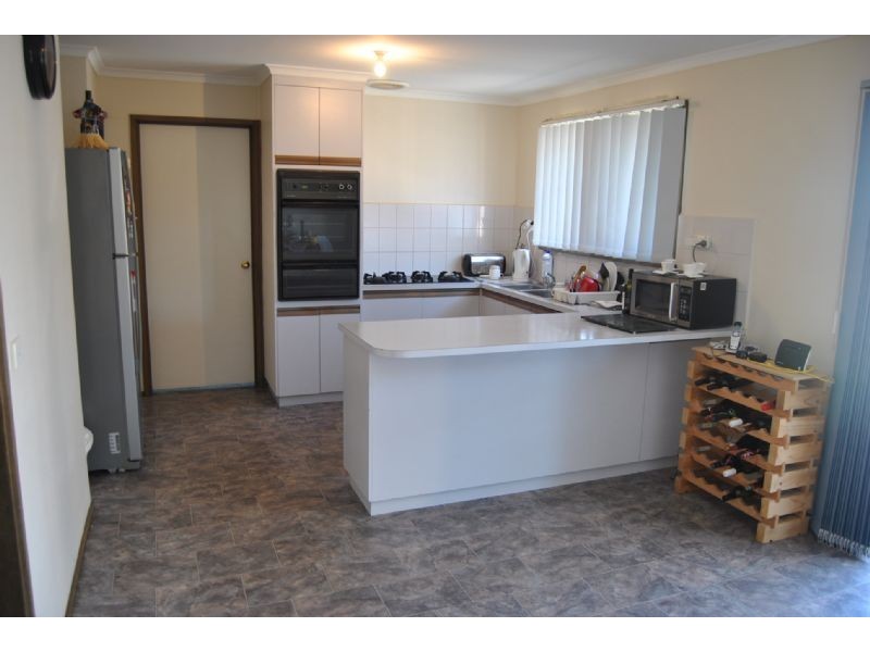 91 Strong Drive, Hampton Park VIC 3976