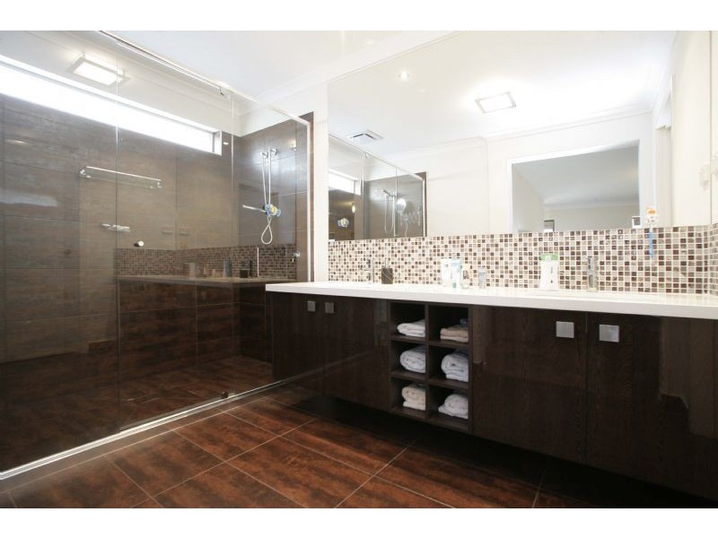 28 Freshwater Boulevard, Lyndhurst VIC 3975