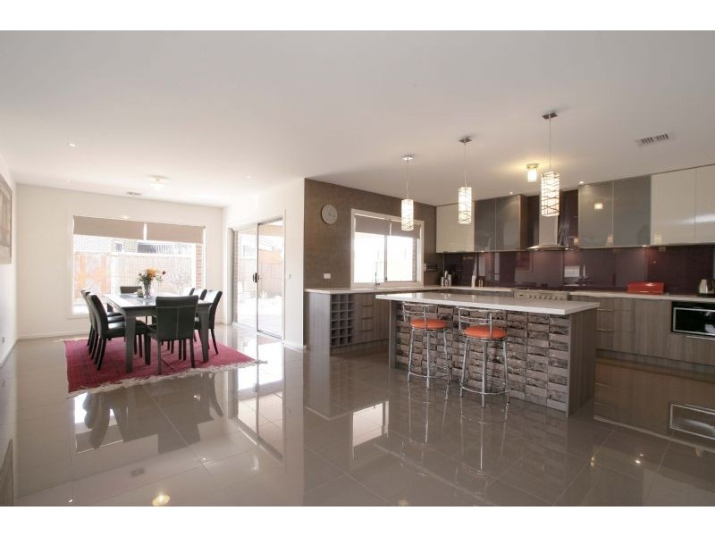 28 Freshwater Boulevard, Lyndhurst VIC 3975