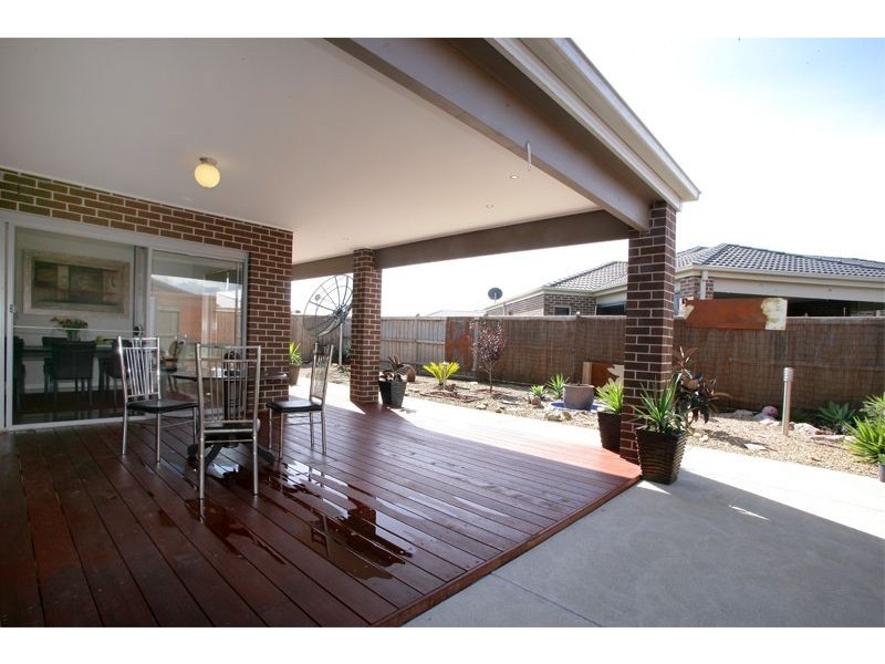 28 Freshwater Boulevard, Lyndhurst VIC 3975