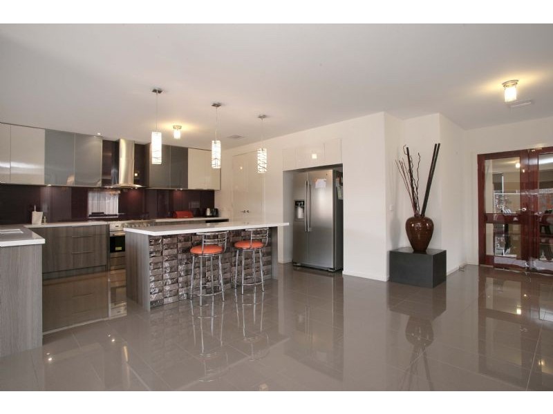 28 Freshwater Boulevard, Lyndhurst VIC 3975